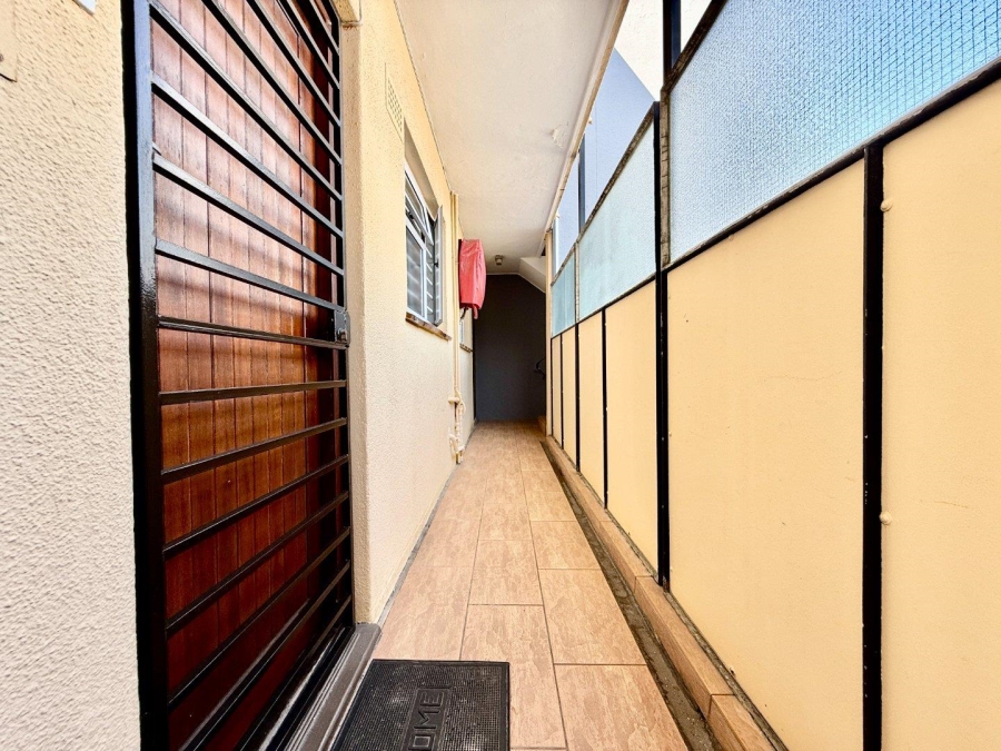 2 Bedroom Property for Sale in Harfield Village Western Cape
